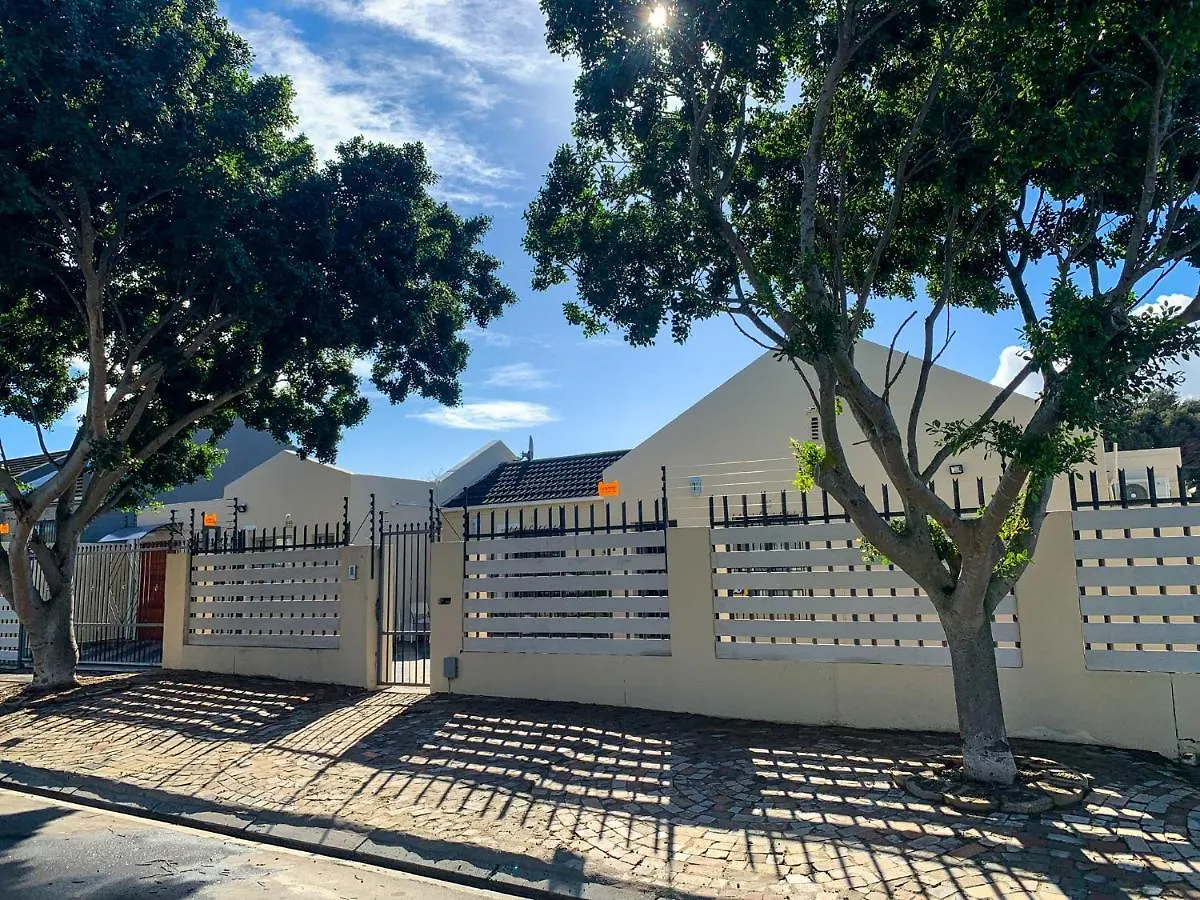 Aliahidi Bed & Breakfast Cape Town 0*,  Güney Afrika